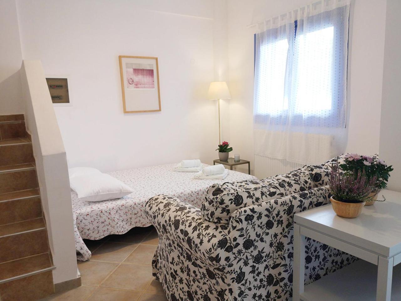 Olive Bay Hilltop Apartments アムリアニ 部屋 写真